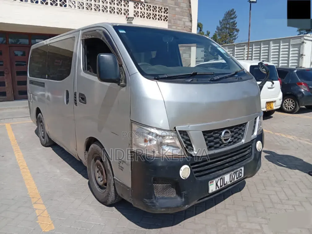 Nissan Caravan (Urvan) 2015 Blue