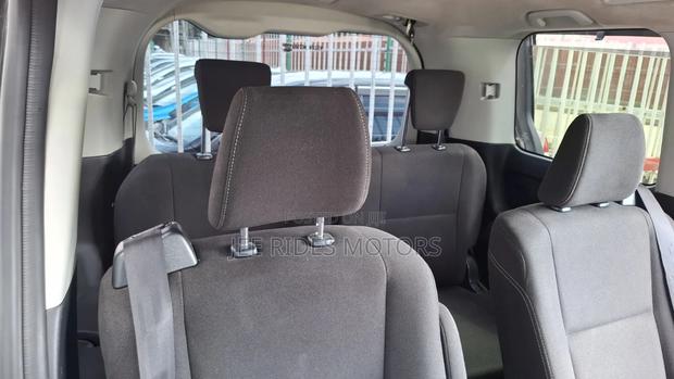 Toyota Noah 2018 Black - thumbnail 3