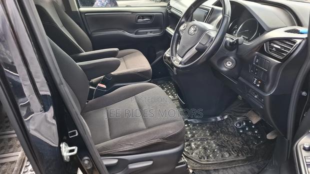 Toyota Noah 2018 Black - thumbnail 7