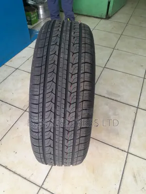 235/65r17 Centara
