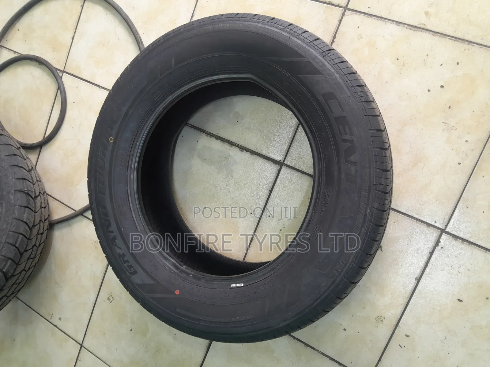 235/65r17 Centara