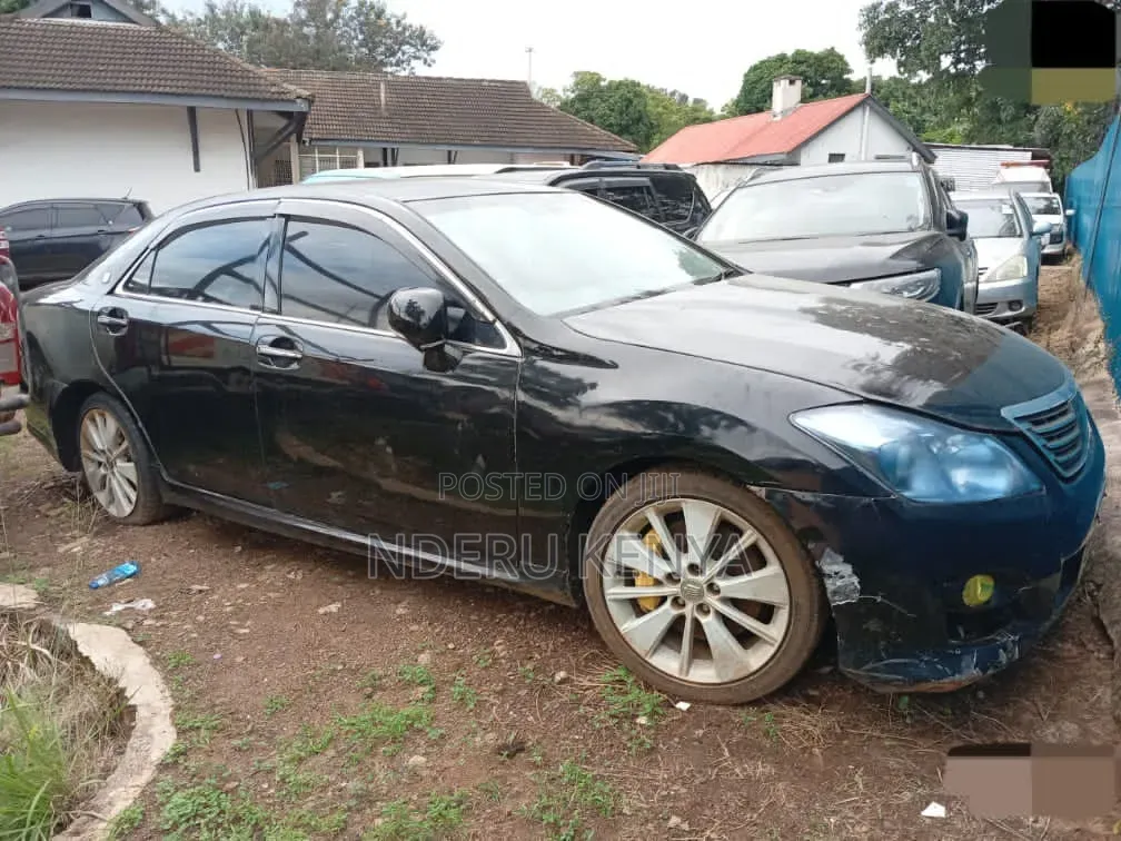 Toyota Crown 2011 Black
