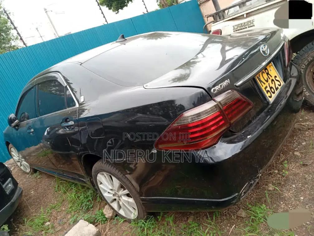 Toyota Crown 2011 Black