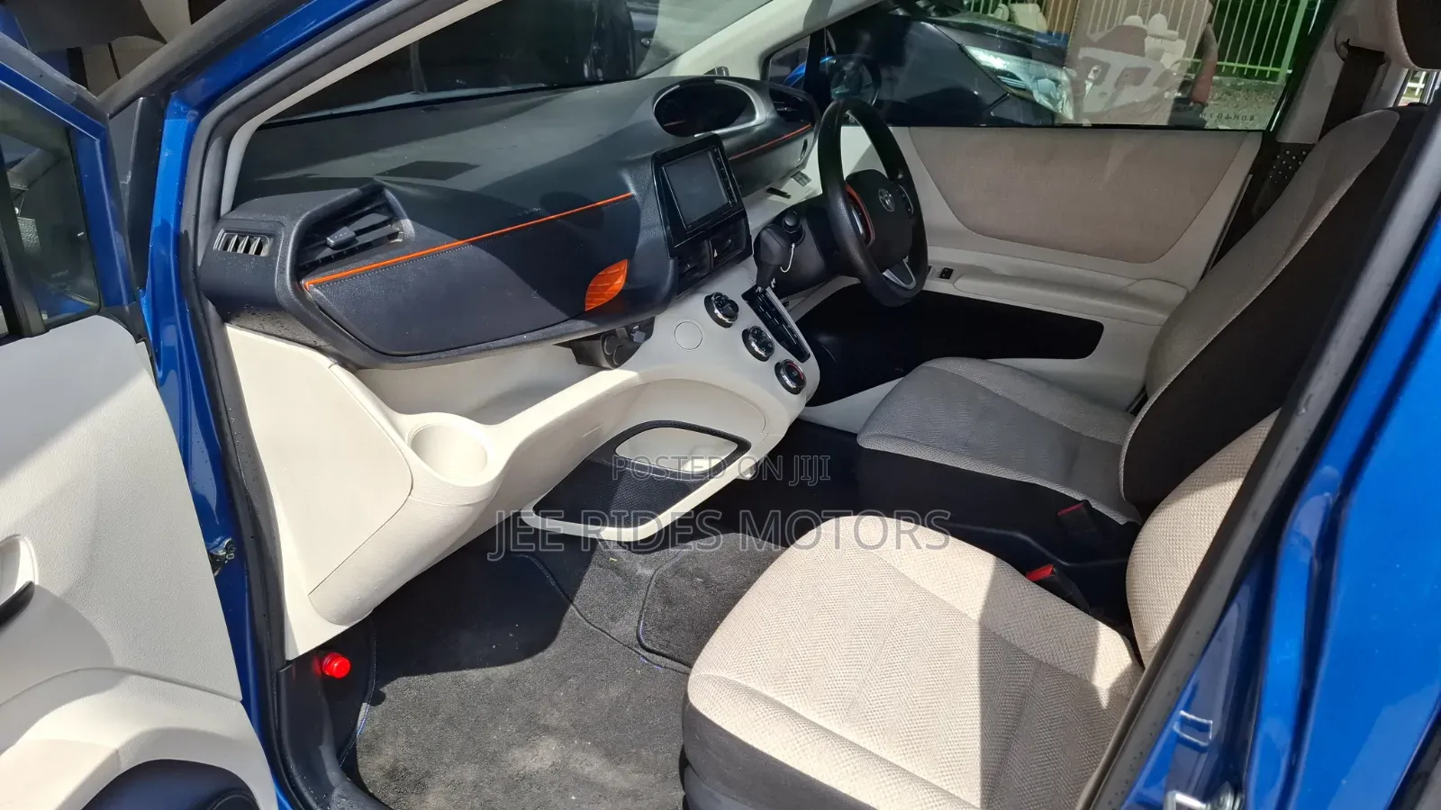 Toyota Sienta 2017 Blue