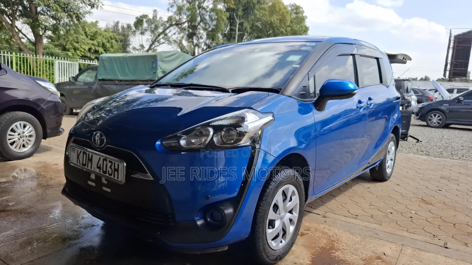 Toyota Sienta 2017 Blue