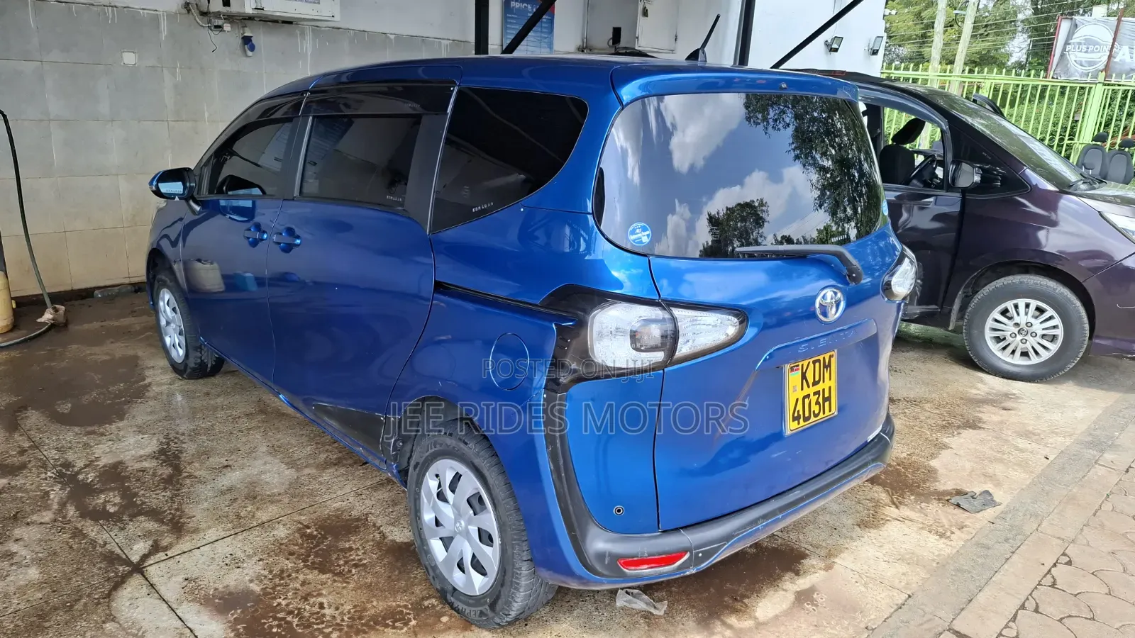 Toyota Sienta 2017 Blue