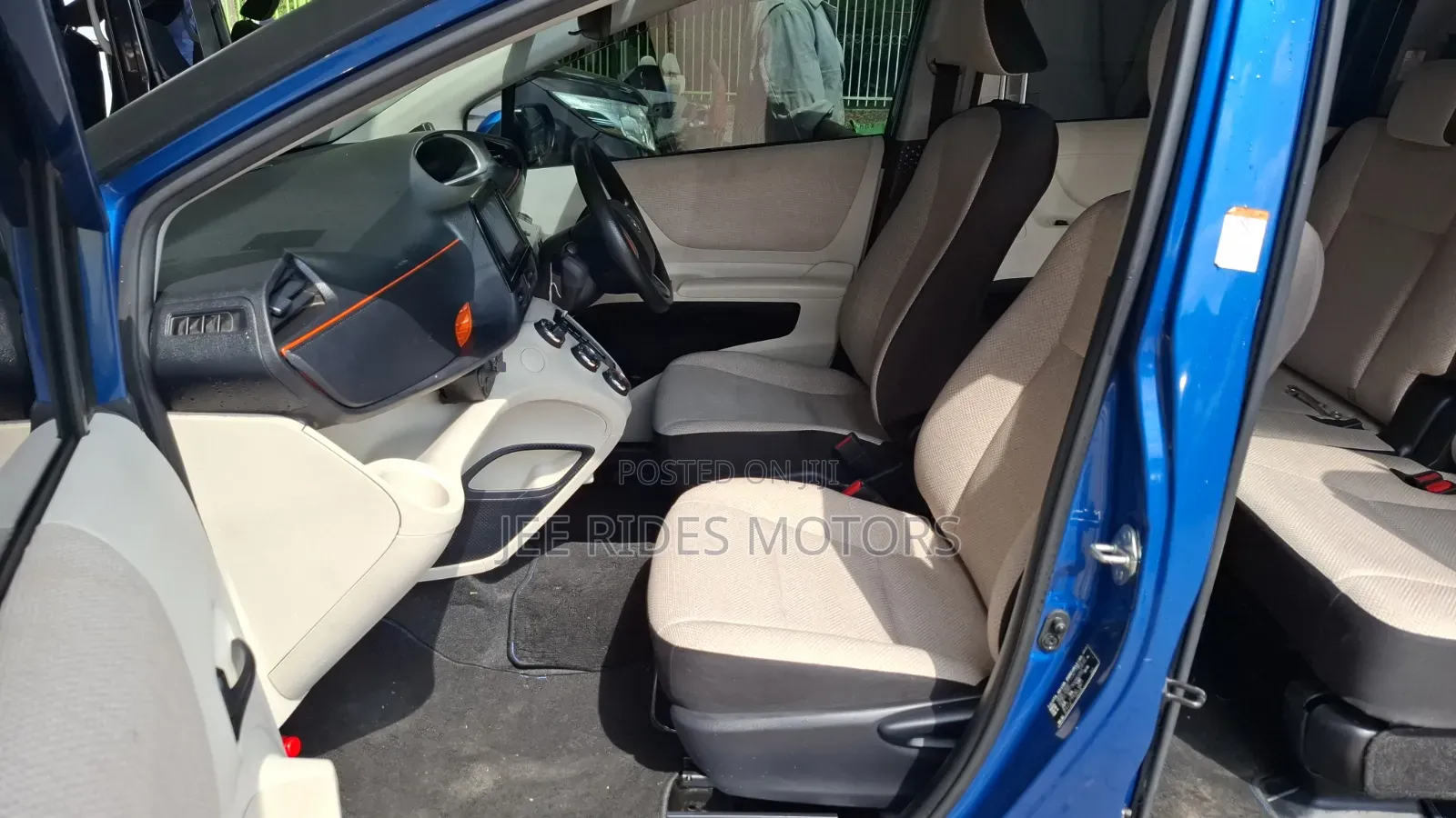 Toyota Sienta 2017 Blue