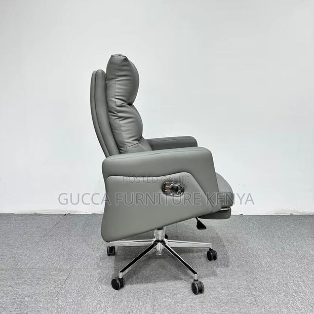 Gray Executive Leather Boss Chair.