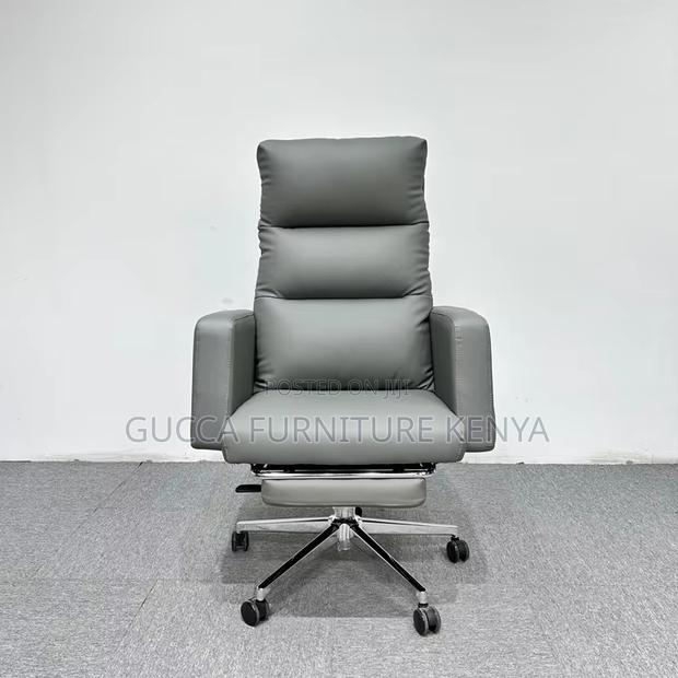 Gray Executive Leather Boss Chair. - thumbnail 3