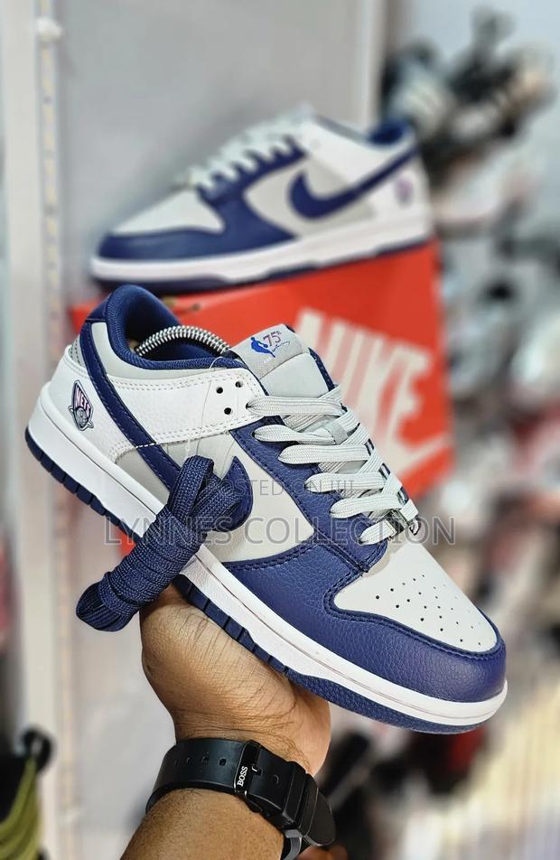 Low Cut Skate Style Sneakers – Trendy Everyday Street Footwear