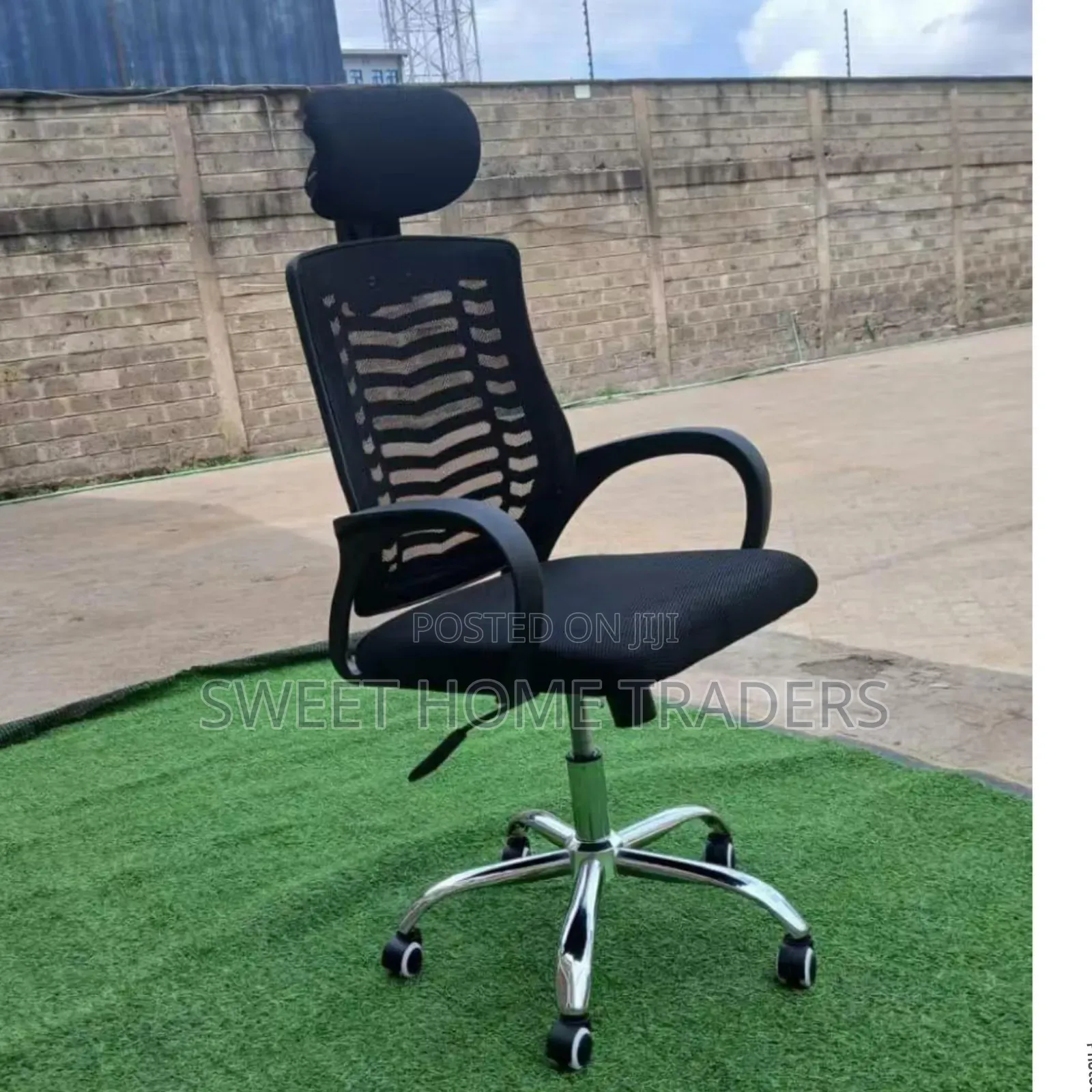 Office Chair With Adjustable Headrest and Lumbar Support