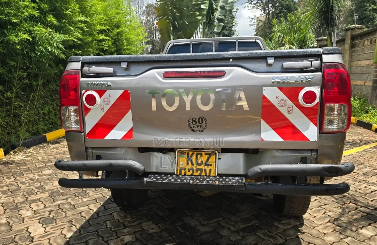 Toyota Hilux 2020 Silver