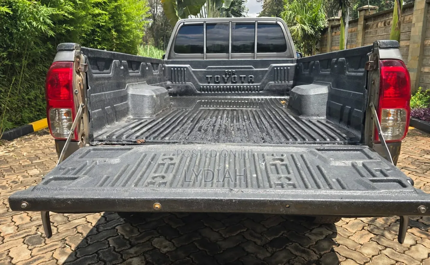 Toyota Hilux 2020 Silver