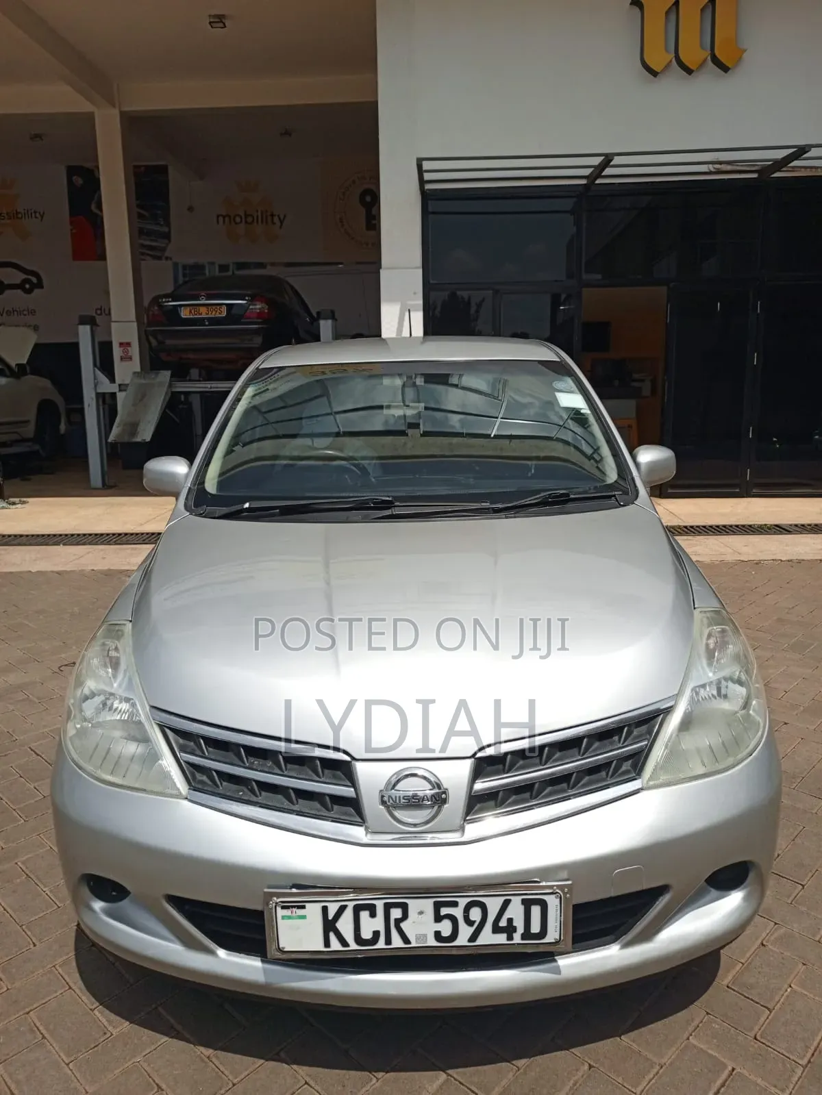 Nissan Tiida 2011 Silver