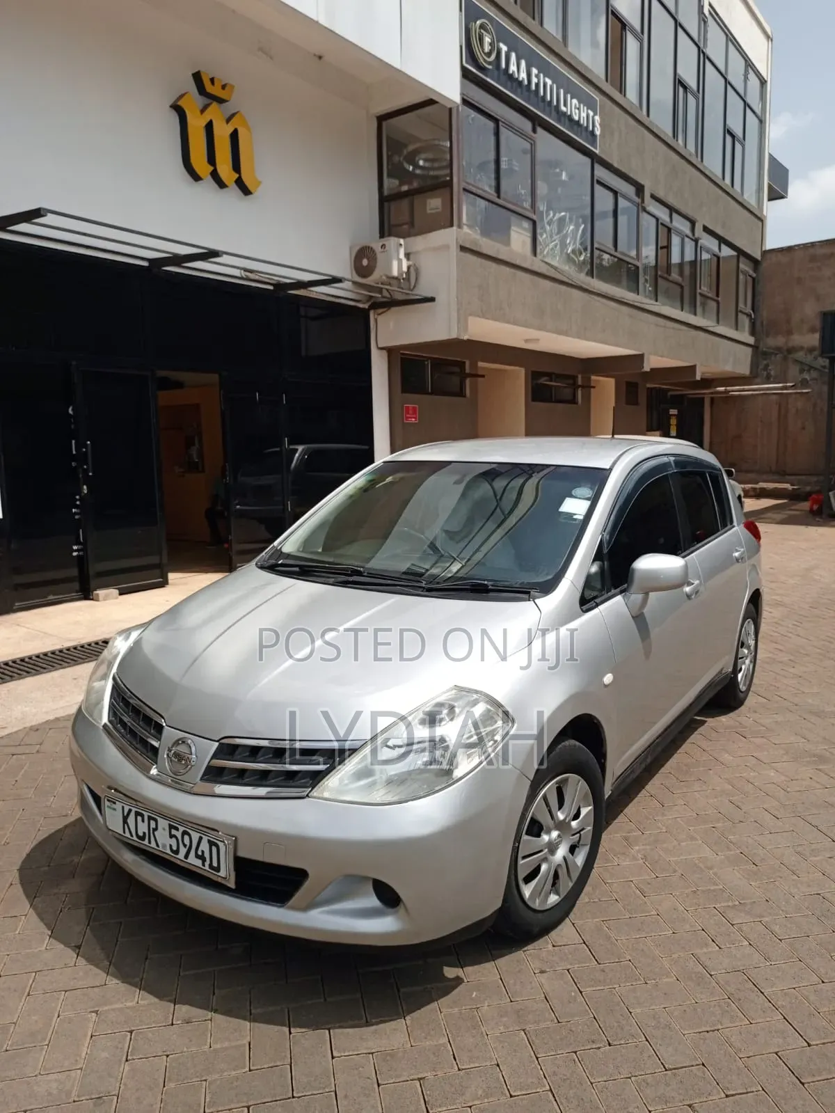 Nissan Tiida 2011 Silver