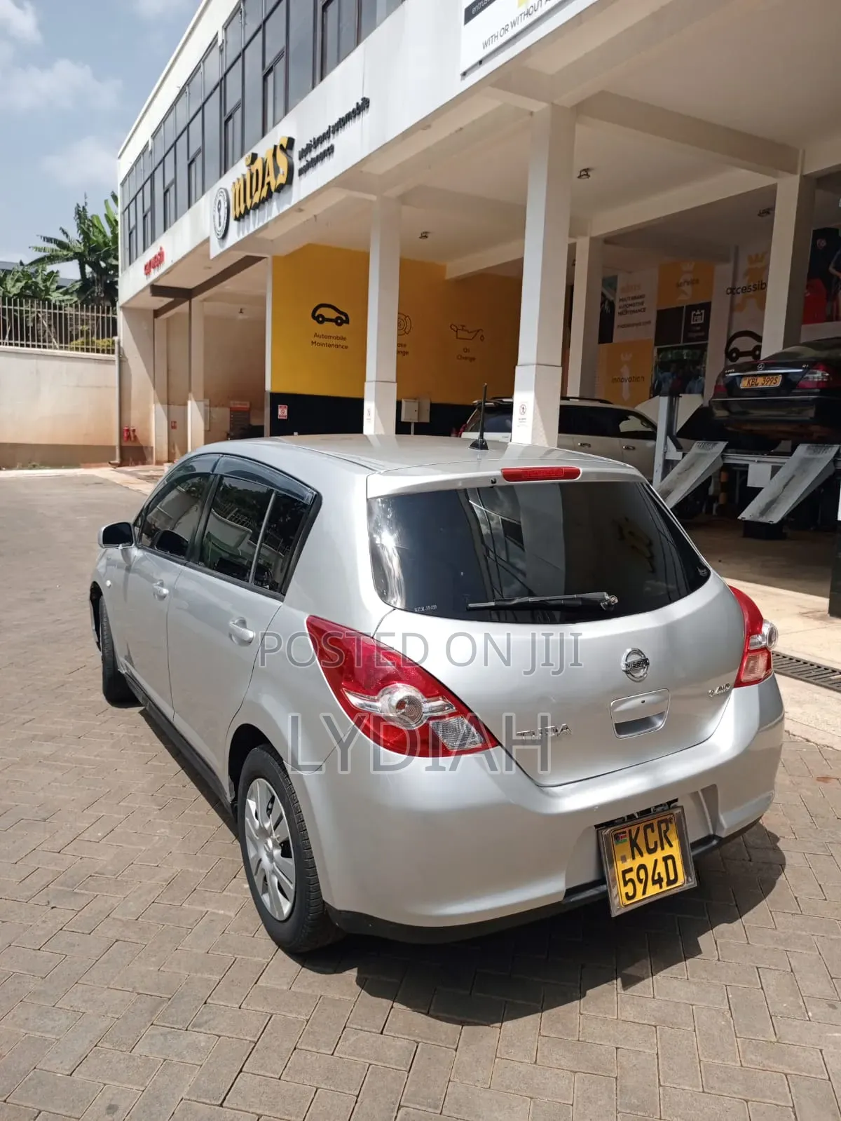 Nissan Tiida 2011 Silver