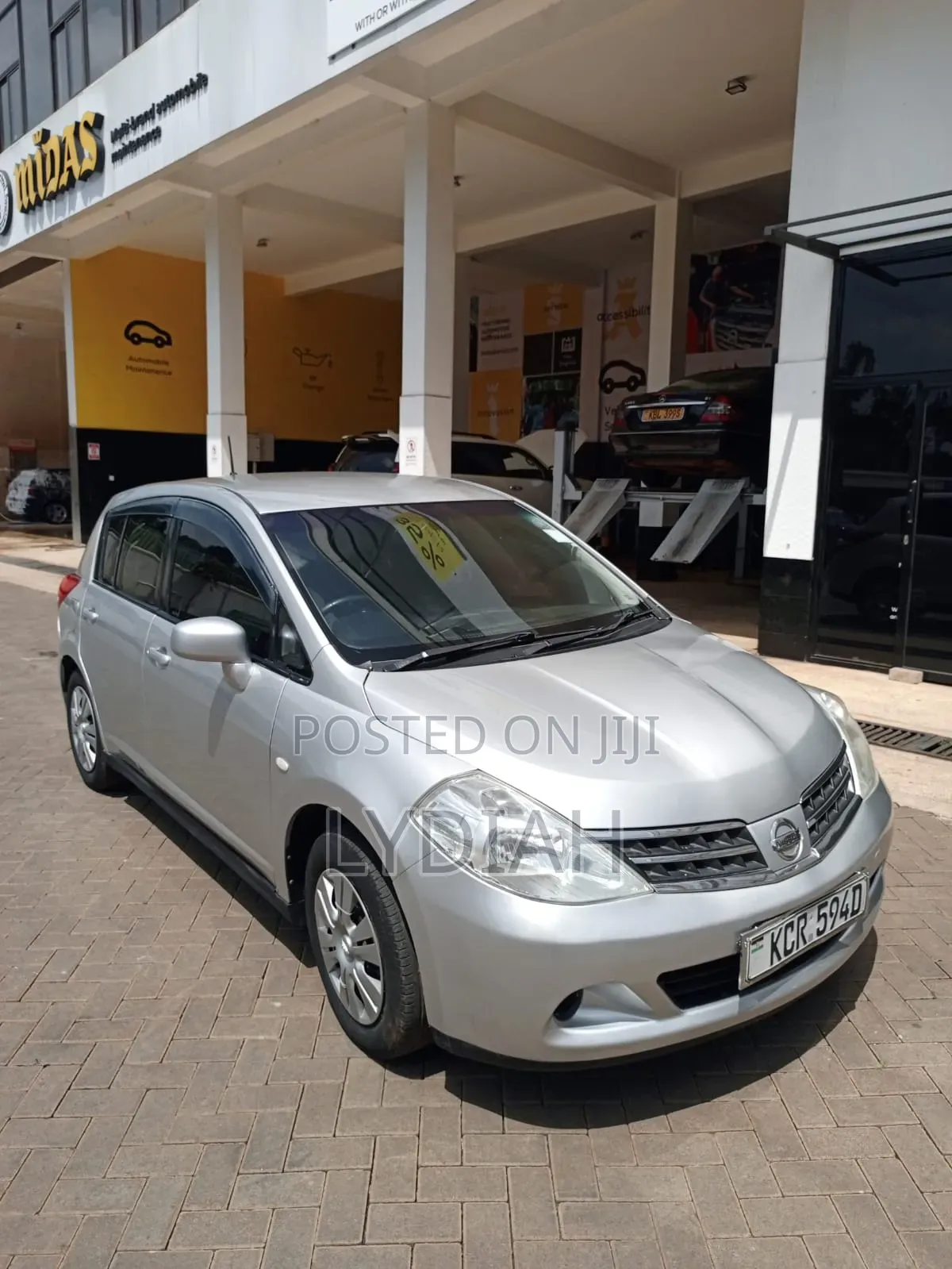 Nissan Tiida 2011 Silver