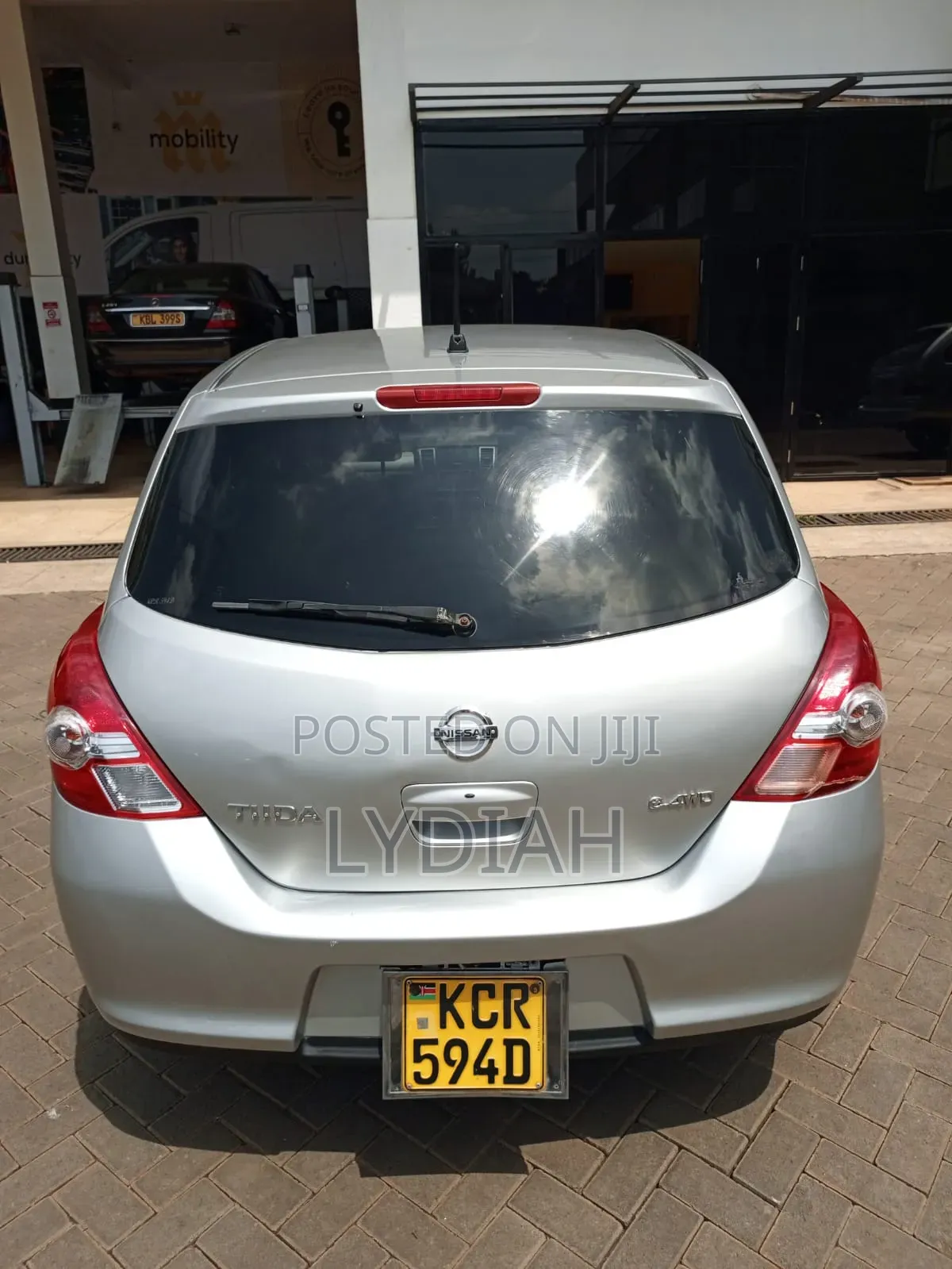 Nissan Tiida 2011 Silver
