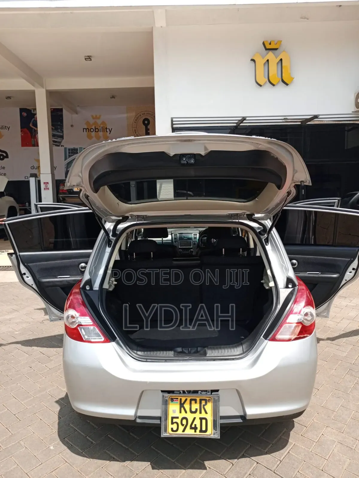 Nissan Tiida 2011 Silver