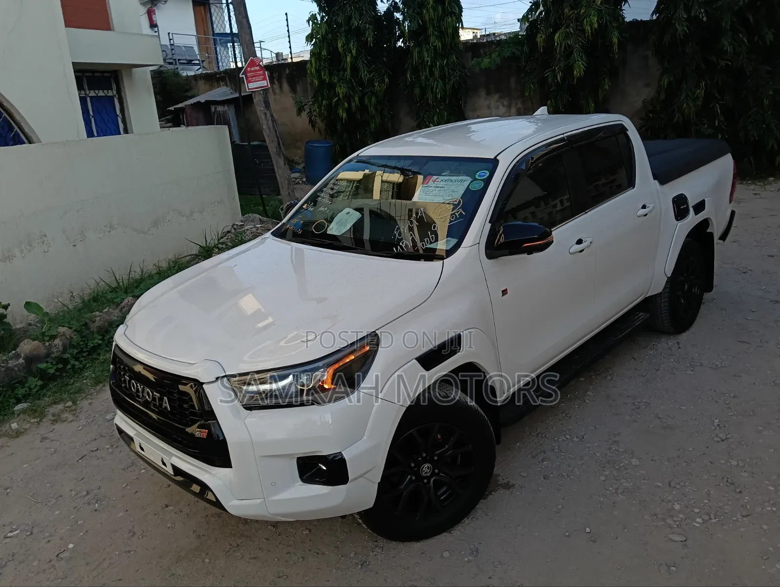 Toyota Hilux 2021 White