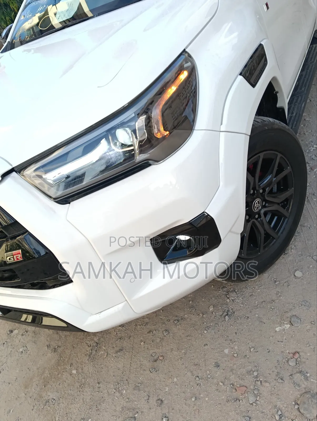 Toyota Hilux 2021 White