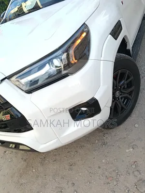 Toyota Hilux 2021 White