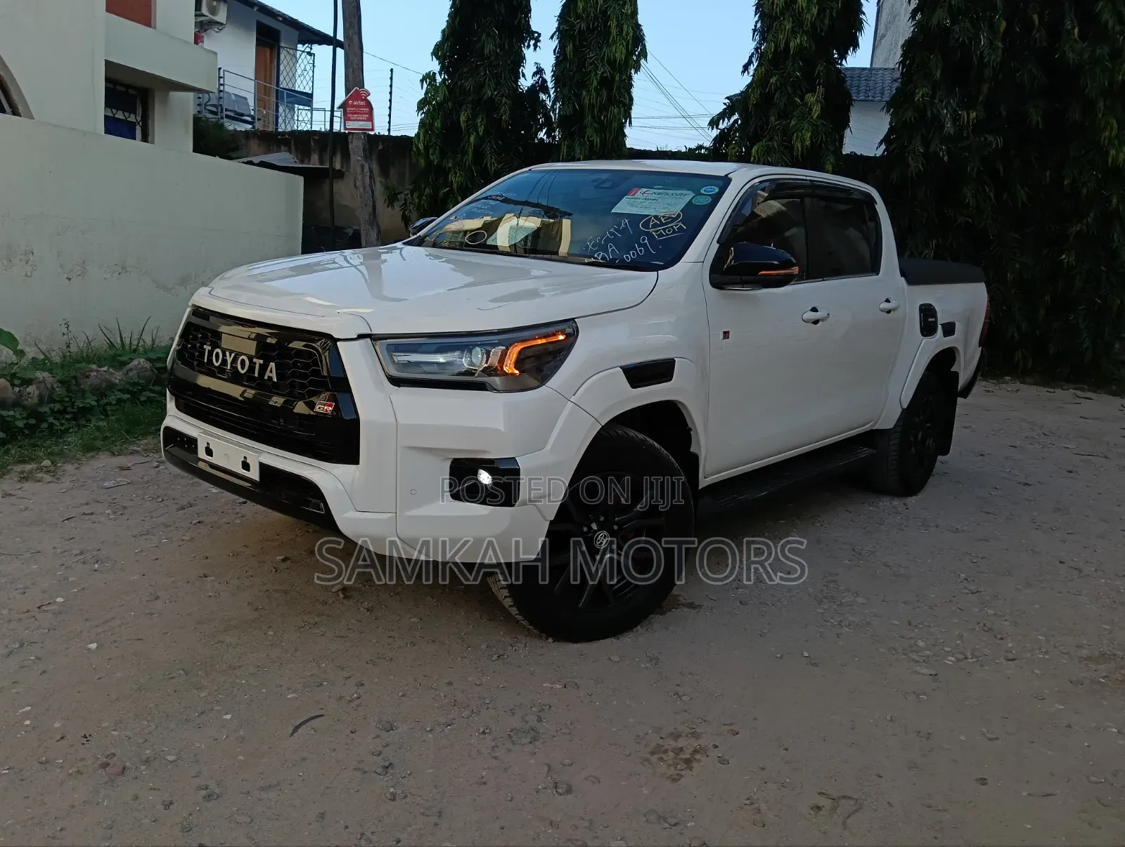 Toyota Hilux 2021 White