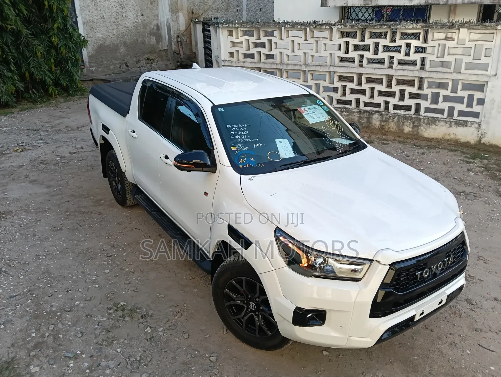 Toyota Hilux 2021 White