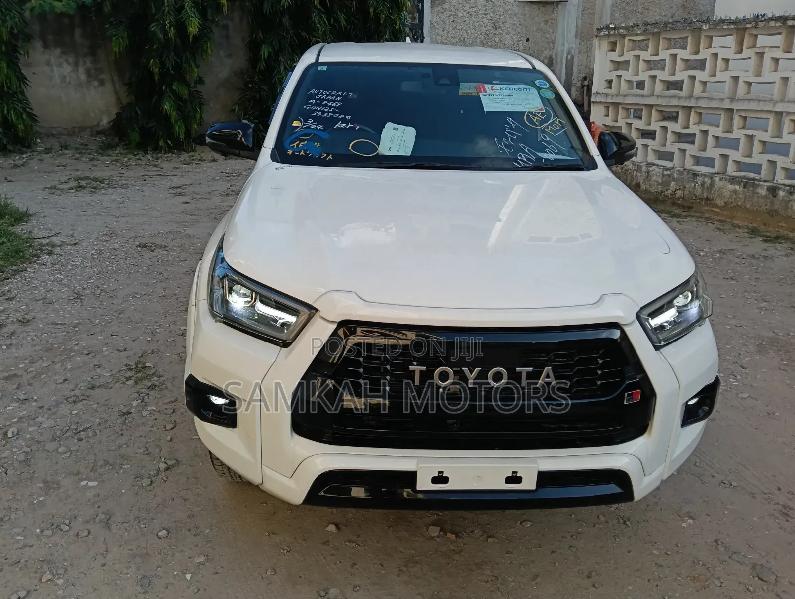 Toyota Hilux 2021 White