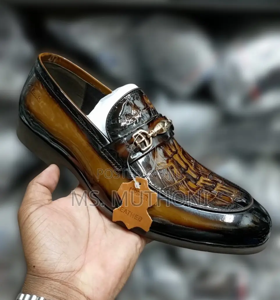 Black Patent Leather Shoes Feature a Snake-Skin Texture Size 40-45