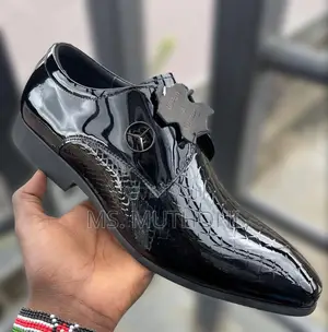 Black Patent Leather Shoes Feature a Snake-Skin Texture Size 40-45