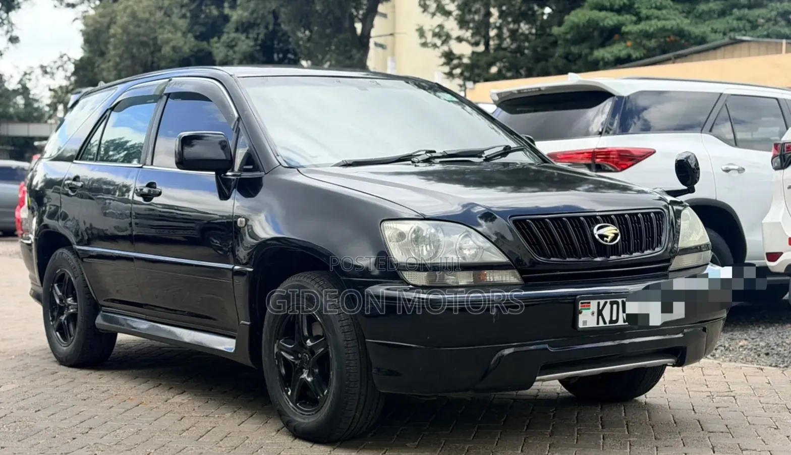 Toyota Harrier 2000 Black