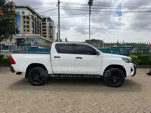 Toyota Hilux 2019 White