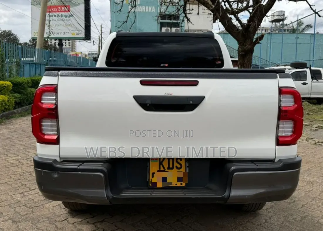 Toyota Hilux 2019 White