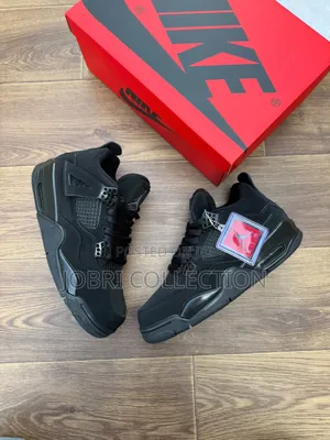 Jordan 4 Retro "Black Cat”
Sneakers