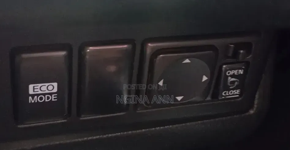 Nissan Note 2012 Brown