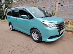 Toyota Noah 2015 Green