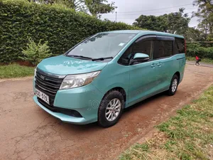 Toyota Noah 2015 Green