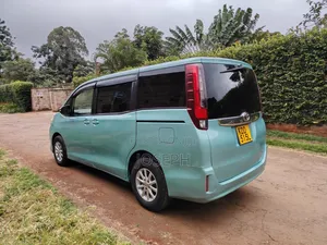 Toyota Noah 2015 Green