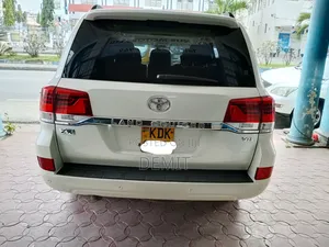Toyota Land Cruiser 4.6 V8 ZX 2016 Pearl
