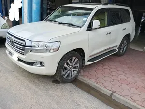 Toyota Land Cruiser 4.6 V8 ZX 2016 Pearl