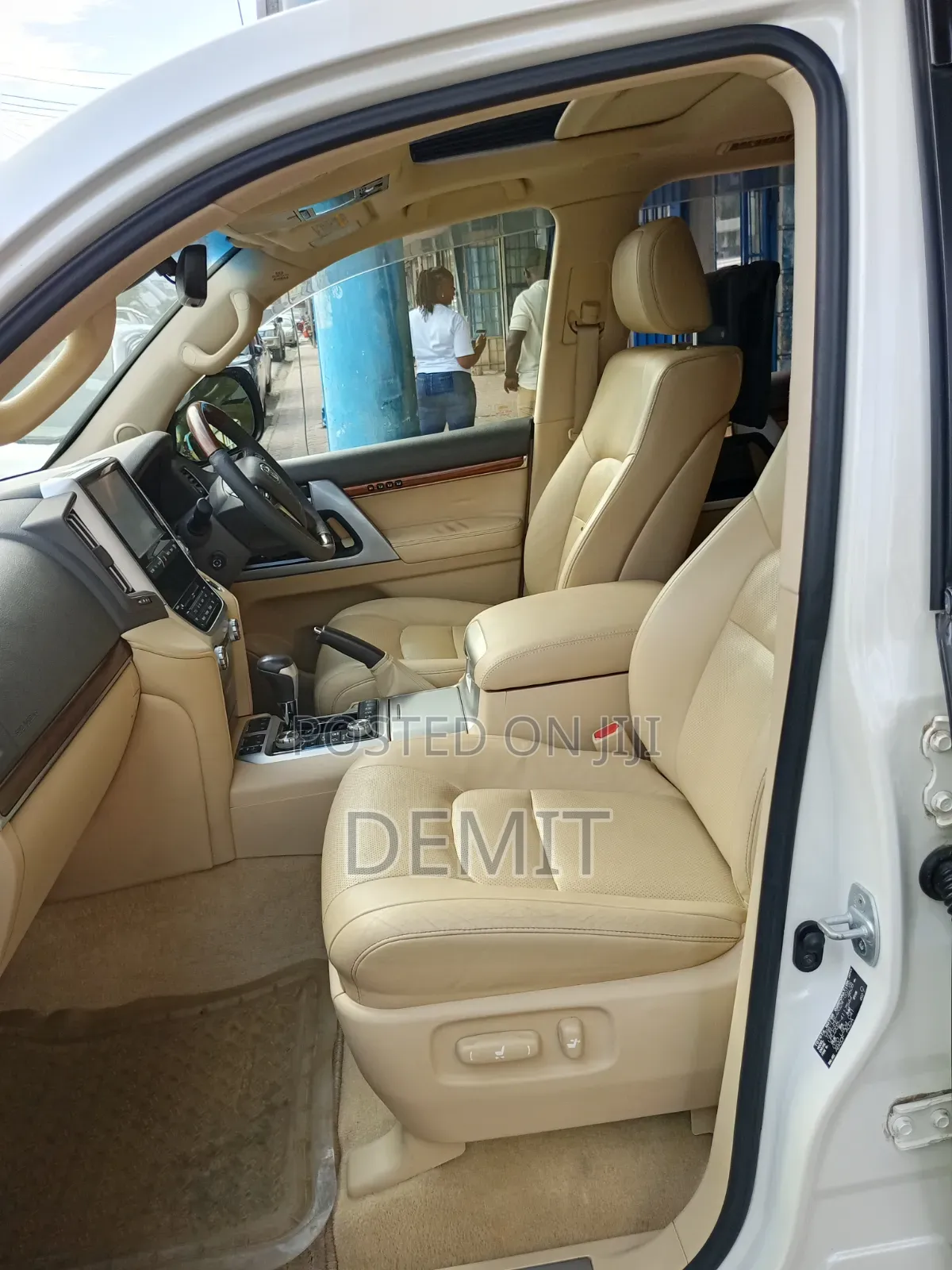 Toyota Land Cruiser 4.6 V8 ZX 2016 Pearl