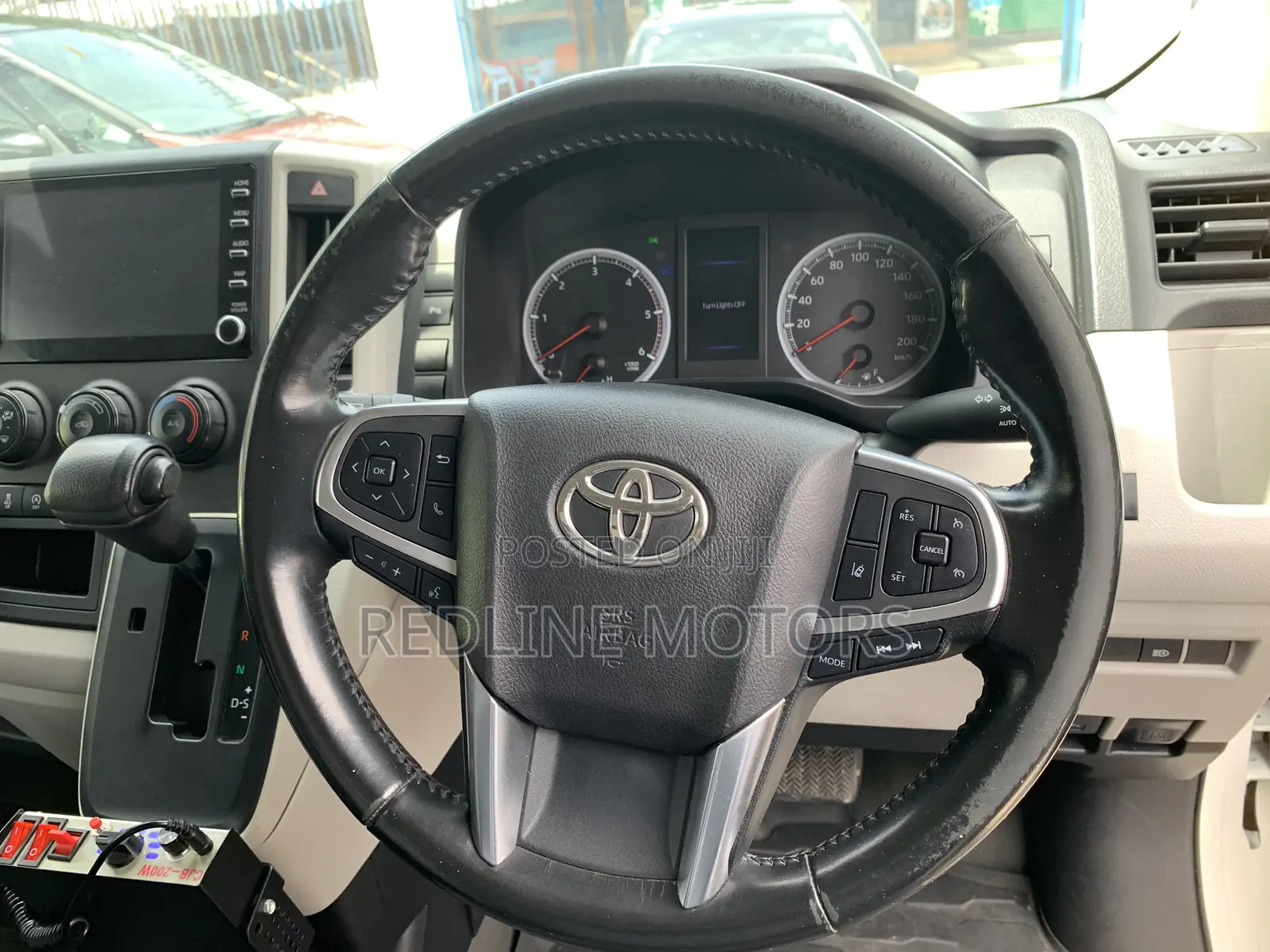 Toyota HiAce 2021 White