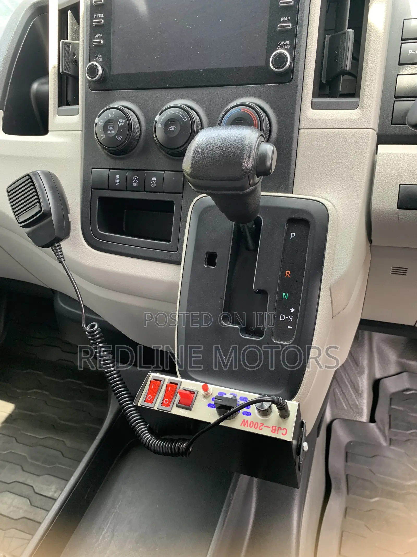 Toyota HiAce 2021 White
