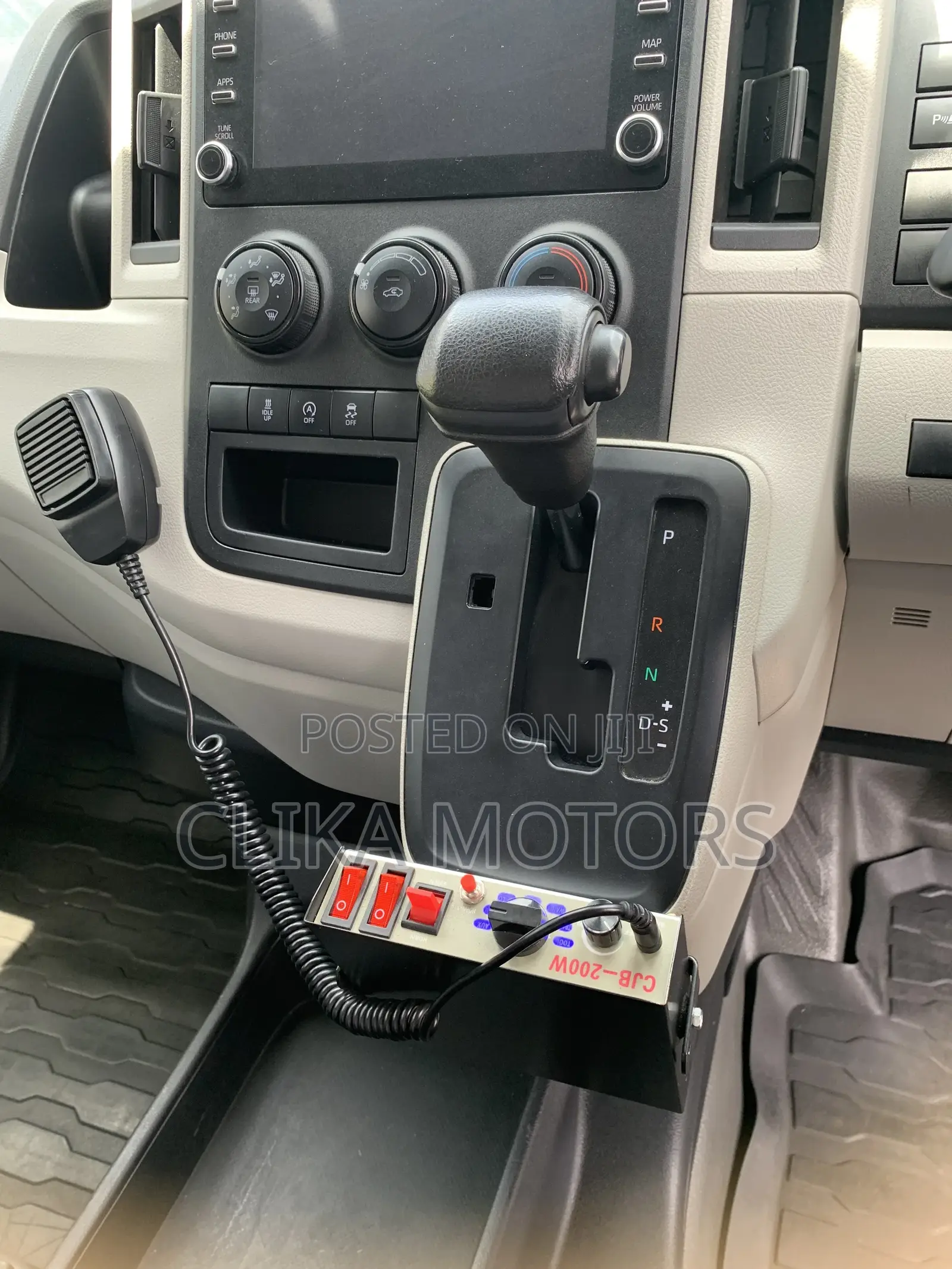Toyota HiAce 2021 White