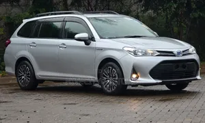 Toyota Corolla Fielder 2018 Silver
