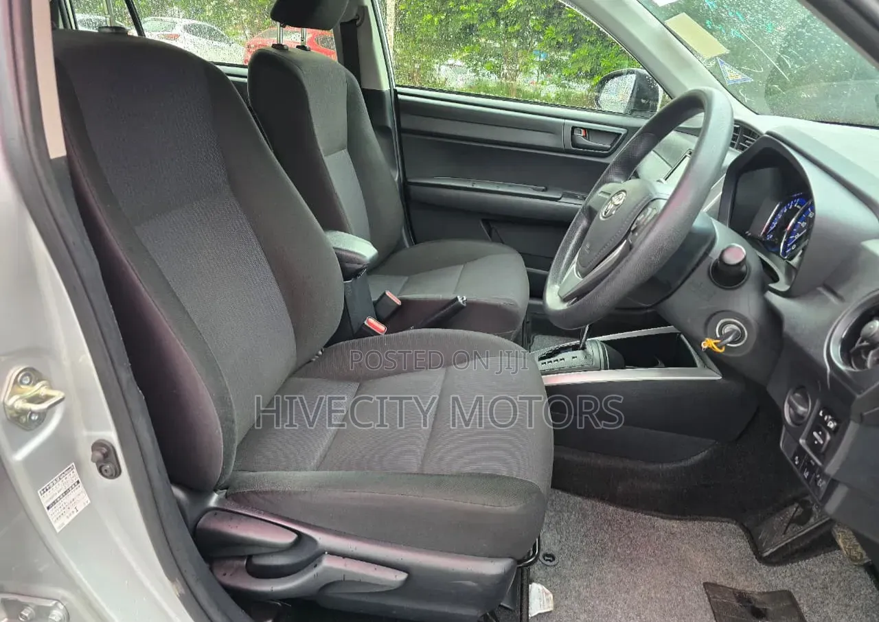 Toyota Corolla Fielder 2018 Silver