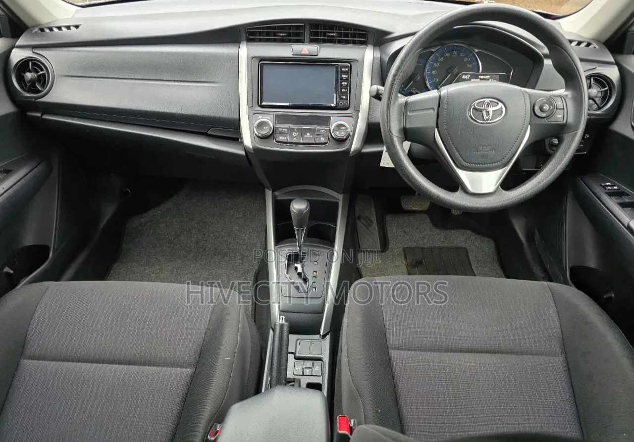 Toyota Corolla Fielder 2018 Silver