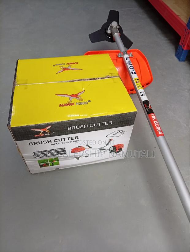 Heavy-Duty Weed and Grass Cutter With 4-Stroke Engine Technology - thumbnail 2
