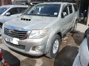 Toyota Hilux 3.0 D-4D 4x4 2012 Silver